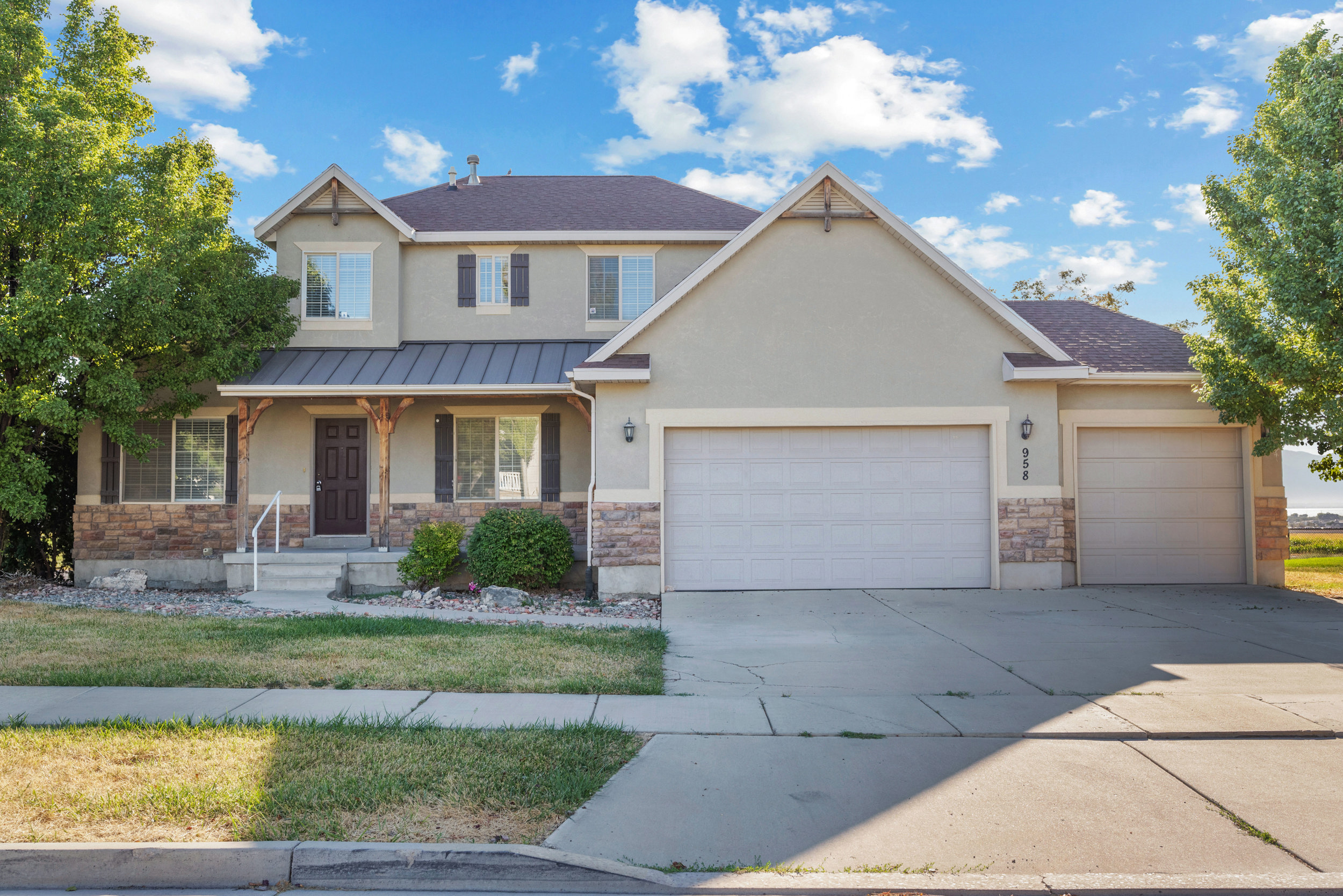958 N Buffalo Dr